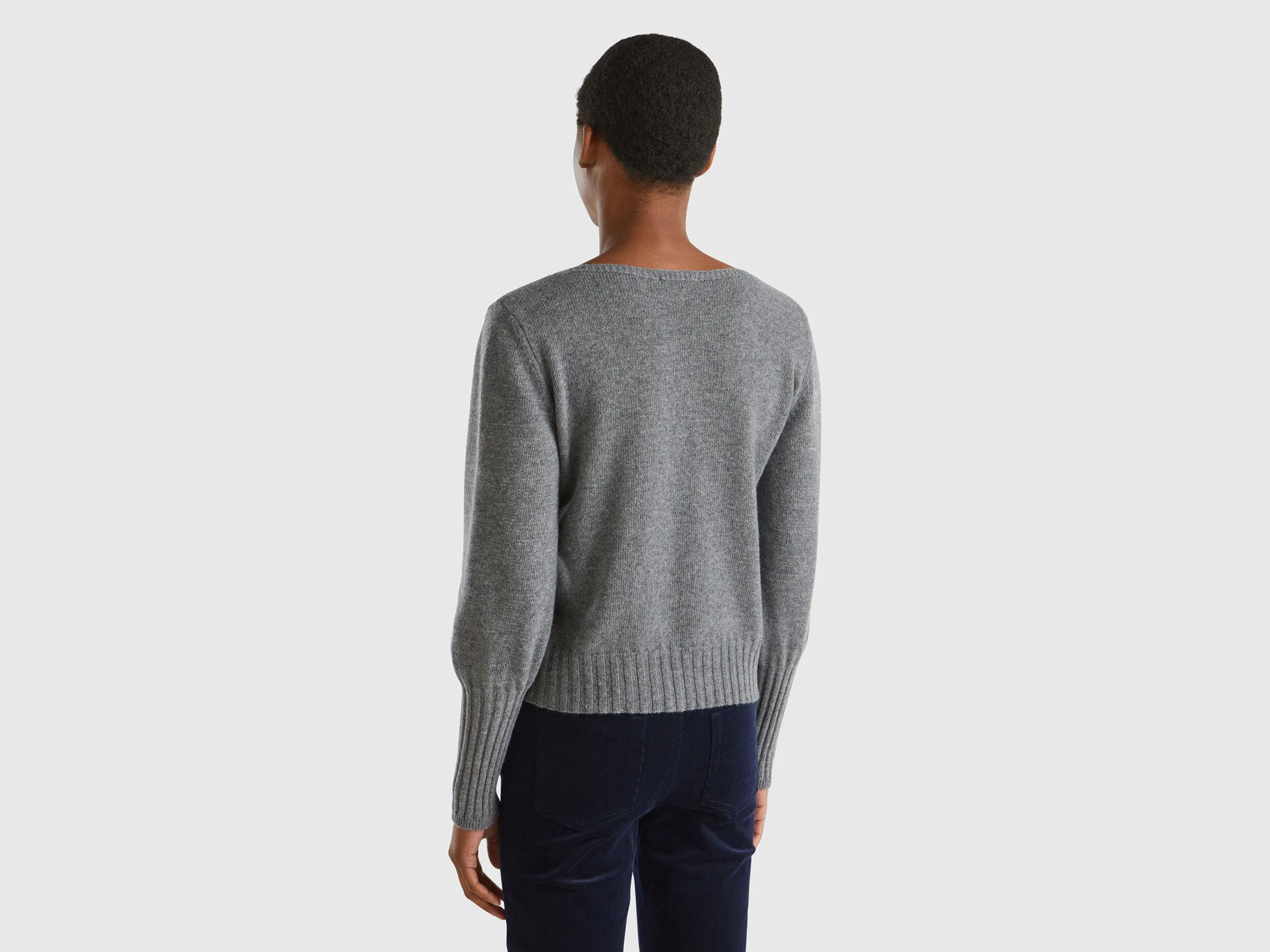 Pulli mit U-Boot-Ausschnitt