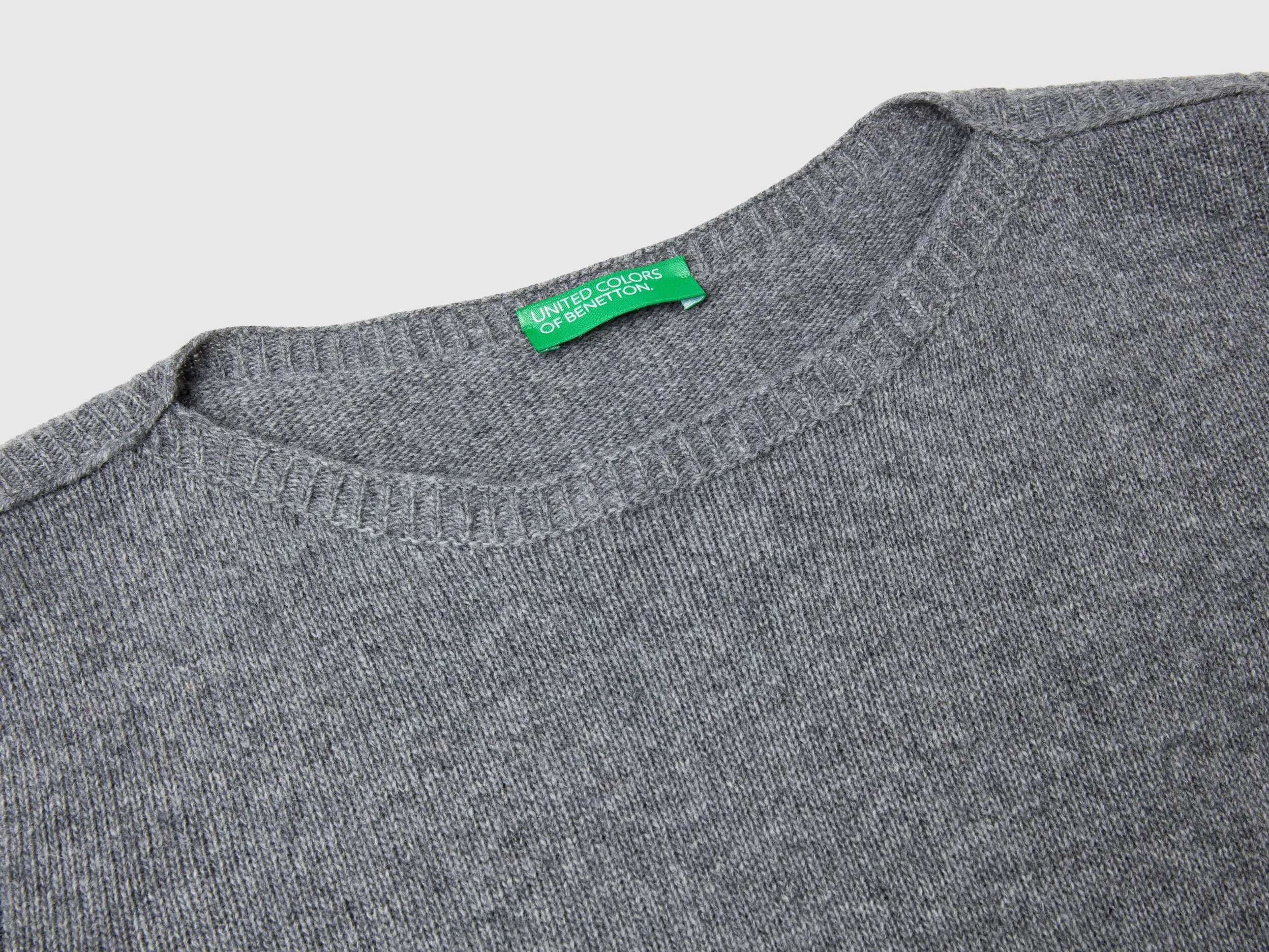 Pulli mit U-Boot-Ausschnitt